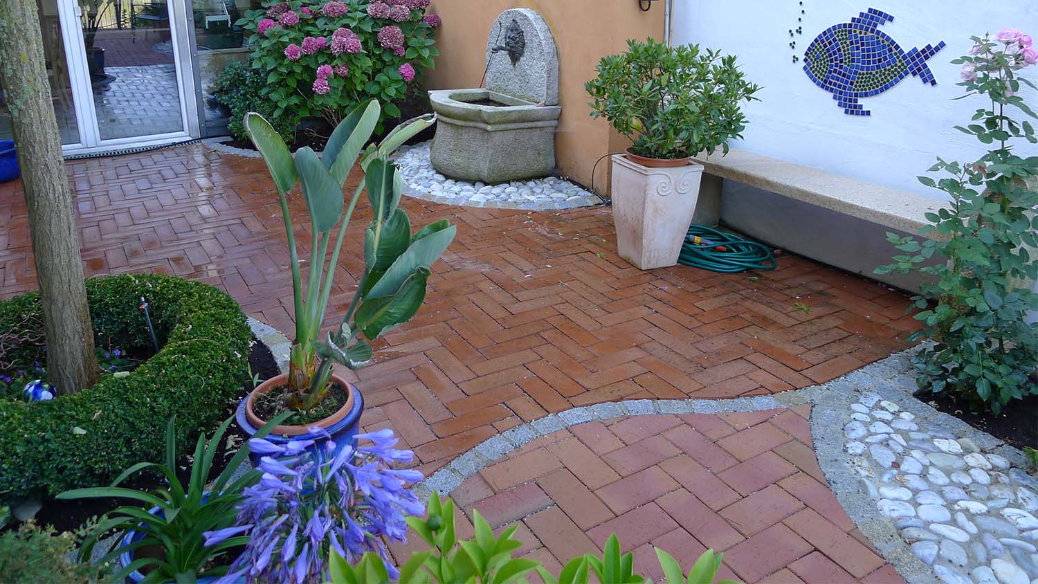 Mediterrane Innenhof-Gestaltung - Schilling Privatgärten